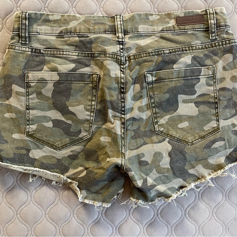 Blank Nyc Little Queenie Camouflage Jean Shorts, Size 28 View 4